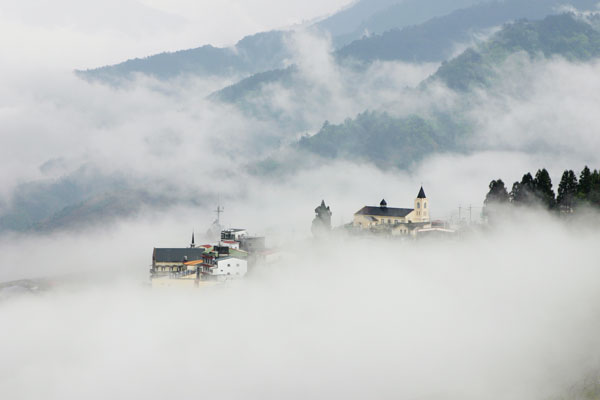 Li Shan Mountain Taiwan - Little Switzerland